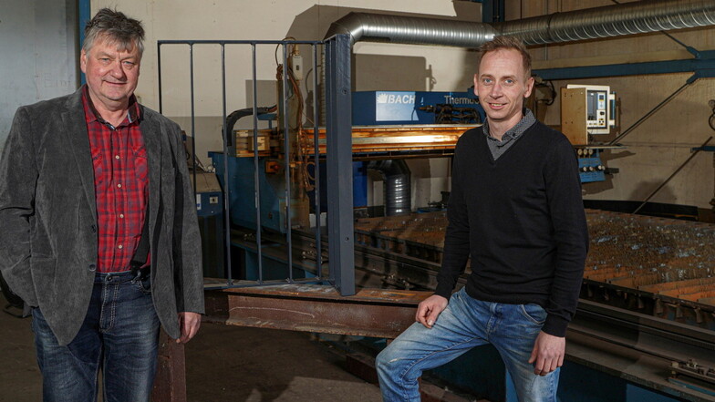 René Rabe (r.) ist der neue Geschäftsführer der Firma Metall- und Stahlbau Stein aus Bautzen. Er hat den Betrieb von Michael Stein (l.) übernommen.