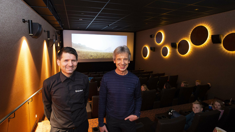 Maik Honscha (r.), Regionalleiter der Filmpalast Sachsen, und Stefan Kretschmer, Leiter des Görlitzer Standorts, freuen sich, dass nach den kleineren Kinosälen nun auch der große Saal umgebaut wird.