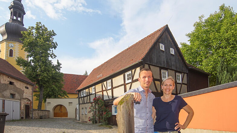 Steffi und Matthias Prauser vorm Start der Sanierung ihres Umgebindehauses im Mai 2018.