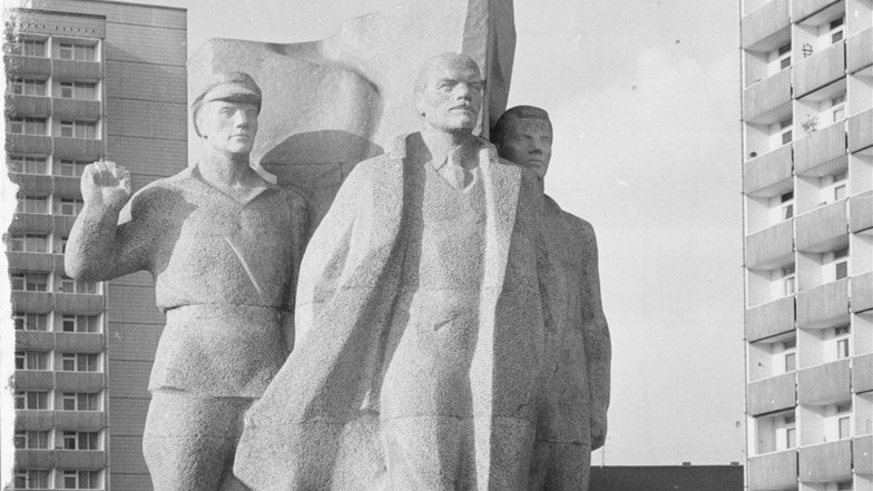 Thälmann ballte einst vor dem Hauptbahnhof seine monumentale Faust und Lenin schritt forsch, auch wenn die beiden rein historisch ein paar Jahre trennte.