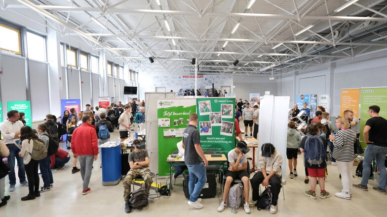 Viel los bei der Berufsmesse in der Gewichtheberhalle. Mehr als 40 Firmen aus der Region waren vertreten.