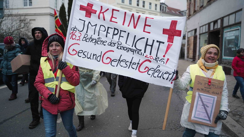 Bereits bei einer Demo Ende Januar protestierte medizinisches Personal gegen eine Impfpflicht.