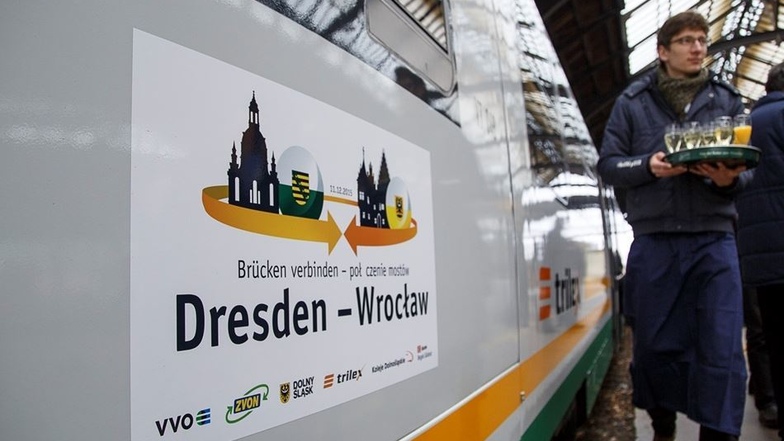Der Zug von Görlitz nach Wroclaw (Breslau) hält auch in Legnica (Liegnitz).