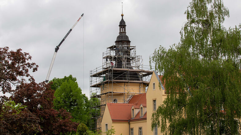 Der Turm von Schloss Zehista wird derzeit saniert.