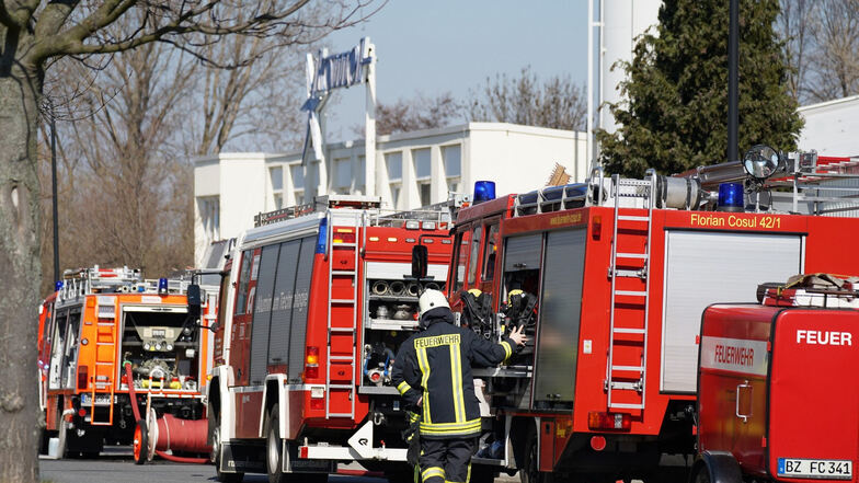 Mehrere Feuerwehren sind am Dienstagmittag zur Firma Komet in Ebendörfel ausgerückt.
