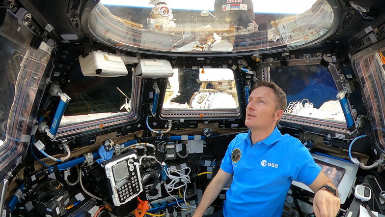 Der beste Platz für freien Blick ins All ist die Cupola der Raumstation. Matthias Mauer ist dort oft in seiner Freizeit.