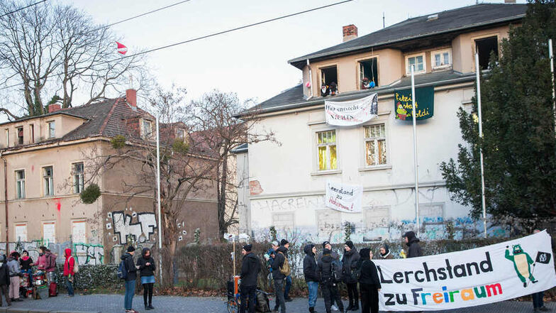 Am 17. Januar haben mehrere Menschen die drei Häuser und das Grundstück an der Königsbrücker Straße 12-16 besetzt. Am 22. Januar beendete die Polizei die friedliche Protestaktion einer Dresdner Initiative.