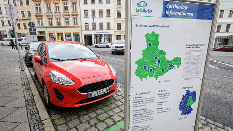 Ein Carsharing-Fahrzeug der Firma TeilAuto steht  seit 2019 am Demianiplatz

in Görlitz.