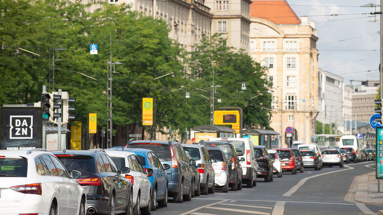 Im gesamten Dresdner Zentrum werden am Sonnabend Verkehrsbehinderungen erwartet, auch bei Straßenbahnen und Bussen.