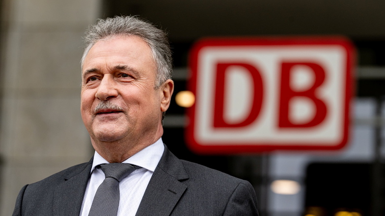 Claus Weselsky, GDL-Chef, gibt zum Auftakt der Tarifverhandlungen zwischen der Deutschen Bahn und der GDL ein Statement.
