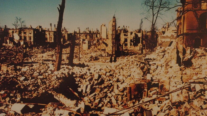 Wie die Dresdner Zerstörung 1945 zum Bestseller-Buch wurde