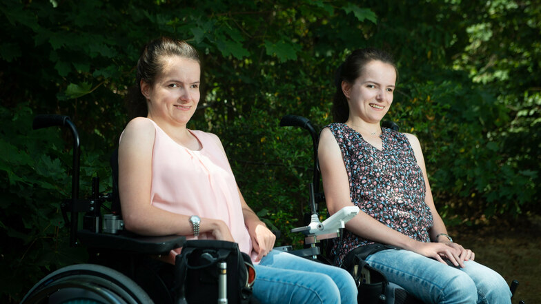 Sophie (links) und Alisa Kloseck wollten in die Großstadt ziehen, um hier ihr eigenes Leben aufzubauen, trotz schwerer Behinderung.