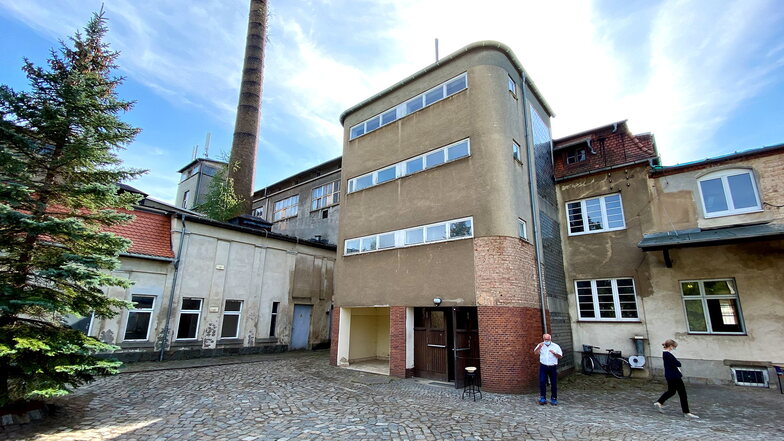 Der von Hans Scharoun geschaffene Treppenhausturm an der Rückseite der Nudelfabrik in Löbau
gehört zu den architektonischen Höhepunkten der ehemaligen Fabrik.