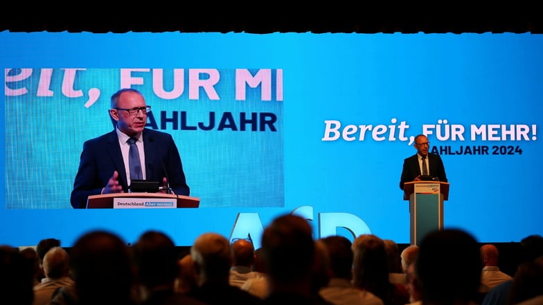 Der Chef der AfD Sachsen, Jörg Urban, hat seine Partei auf dem Parteitag in Glauchau auf Regierungsarbeit eingestimmt.