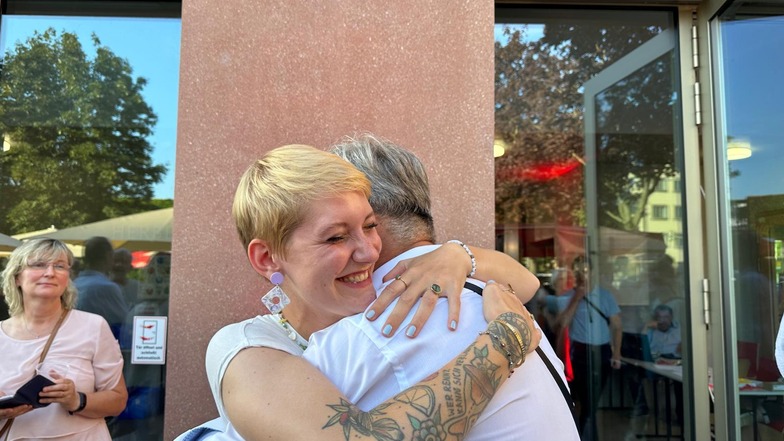 Sophie Koch und Albrecht Pallas, beide SPD, hätten es laut den aktuellen Hochrechnungen in den Sächsischen Landtag geschafft.