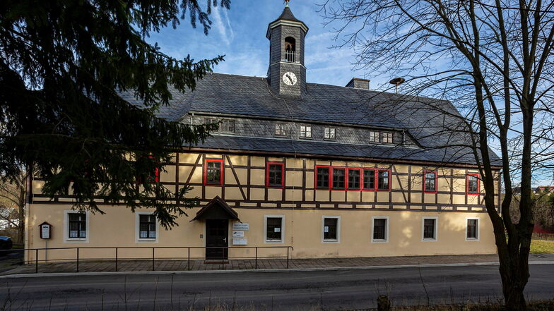 Das Gemeindeamt in Reichenau ist eines der beiden Wahllokale. Das andere liegt auf der Hauptstraße 56 in Hartmannsdorf.