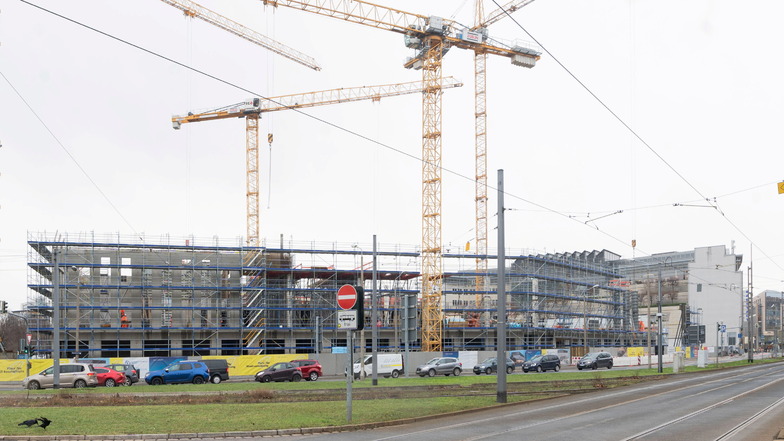 Das neue Dresdner Verwaltungszentrum auf dem Ferdinandplatz wächst in die Höhe.