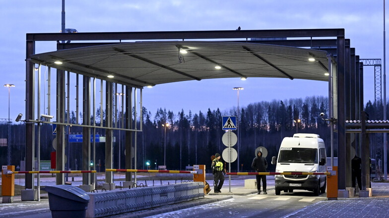 Ein Auto an der Grenzstation Nuijamaa zwischen Russland und Finnland: In diesem Herbst versuchen immer Migranten ohne ordentliche Papiere über Russland nach Finnland einzureisen.
