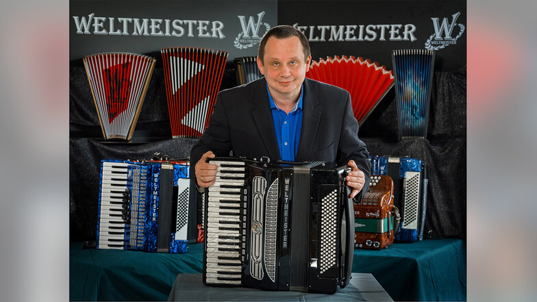 Frank Meltke ist seit 2018 Geschäftsführer der Weltmeister Akkordeon Manufaktur und soll den Klingenthaler Traditionsbetrieb nach der Pleite wieder auf Kurs bringen.