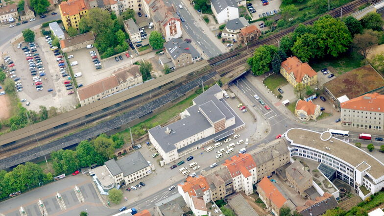Über einen Durchgang unter den Gleisen könnten der Bahnhof sowie der Busbahnhof schneller erreicht werden.