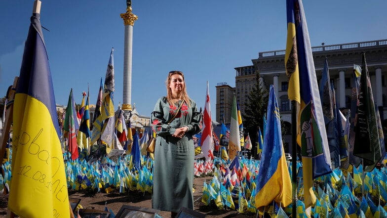 Tausende Fahnen und Fähnchen erinnern auf dem Maidan an die Kriegsopfer. Auch ein Cousin von Viktorija Martsenko ist bereits gefallen.