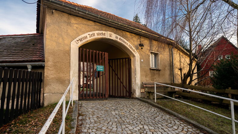 Trauerhalle in Langenwolmsdorf saniert