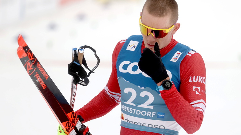Verschnupft nach dem vierten Platz im WM-Freistilrennen über 15 Kilometer: Alexander Bolschunow aus Russland im Ziel von Oberstdorf.