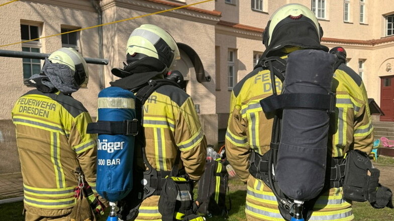 Brand in Mehrfamilienhaus in Dresden-Trachau