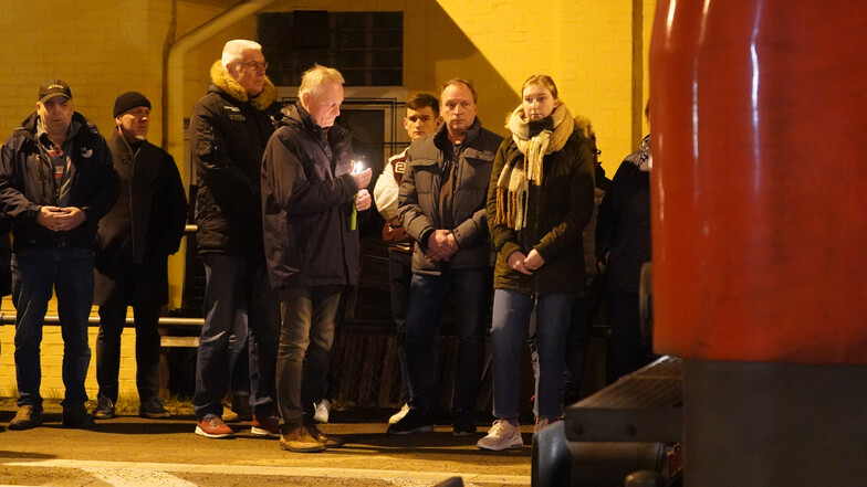 Trauer nach tödlicher Messerattacke in Regionalzug in Brokstedt