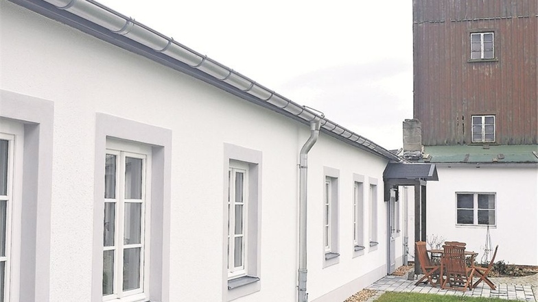 Eine der größten Bockwindmühlen Europas ist die Kulisse für neu entstandene Ferienwohnungen in Oberseifersdorf. Mit Geschichtsbewusstsein und Zukunftssinn hat Familie Petzold dort ihren Traum verwirklicht. Ihr Ziel ist es, aus der Mühle einmal ein Museum 