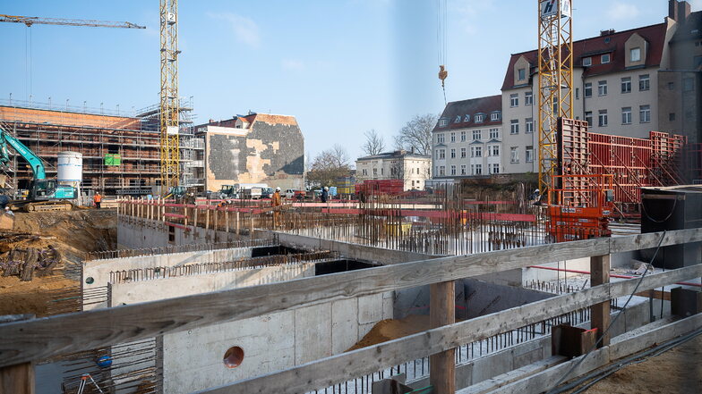 Die Baustelle des Senckenberg-Campus an der Bahnhofstraße: Die Arbeiten liegen im Plan.