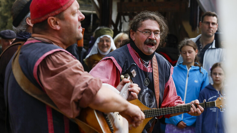 Musik und Kultur wurden geboten: Hier die Mittelalter-Folk-Band "Die Rabenbrüder". 