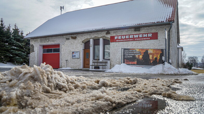 Bis Ende April sollen verschiedene Arbeiten am Feuerwehrgerätehaus im Burkauer Ortsteil Großhänchen abgeschlossen sein.