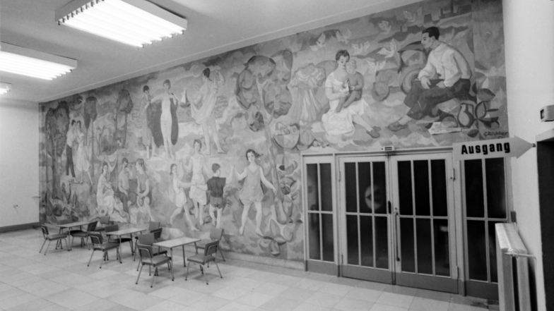 Von 1956 bis 1979 war das komplette Wandgemälde "Lebensfreude" zu sehen. Hier der Zustand von 1969. Es befindet sich im Treppenhaus Süd des Hygiene-Museums.