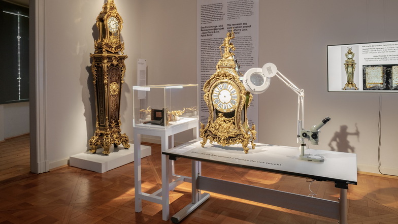 Dresden besitzt mit 20 Objekten den weltweit größten Bestand an barocken Möbeln des Franzosen Jean-Pierre Latz. Die kostbaren Uhren und Einrichtungsgegenstände werden restauriert und im Herbst im Dresdner Schloss ausgestellt.