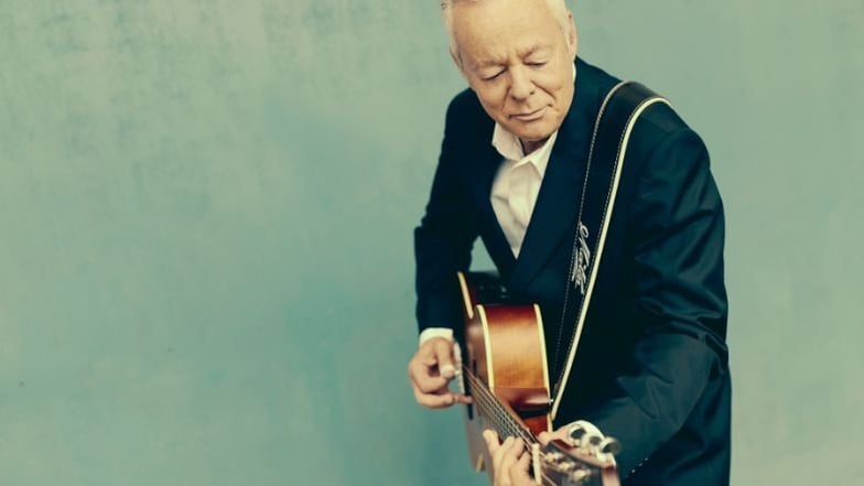 Meister der Gitarre – Tommy Emmanuel, von Eric Clapton als "großartigster Gitarrist" bezeichnet, präsentiert seine virtuose Fingerstyle-Technik im Parkhotel Dresden.