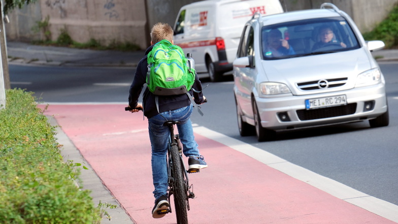 Der Arbeitskreis Radverkehr lässt sich von schlechten Noten im Fahrradklima-Test nicht beirren. Das Gremium will künftig besser informieren, auch was die korrekte Nutzung von Radfahrstreifen anbelangt.
