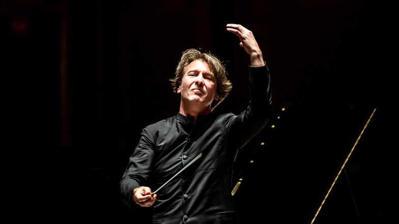 Marc Albrecht ist international als Dirigent des deutsch-österreichischen spätromantischen Repertoires von Strauss bis Mozart gefragt und trägt bei "Elektra" die musikalische Leitung.