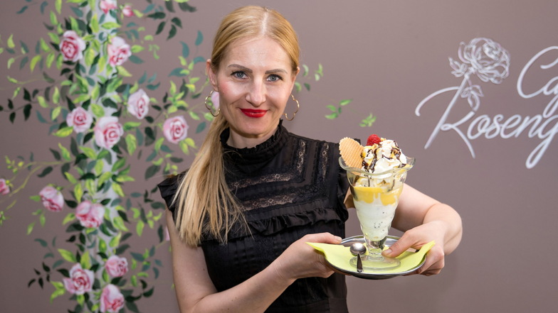 Bei Justyna Gajowiak in der Eismanufaktur "Rosengarten" auf dem Görlitzer Obermarkt bestellen Damen sehr gern Eisbecher mit Eierlikör.
