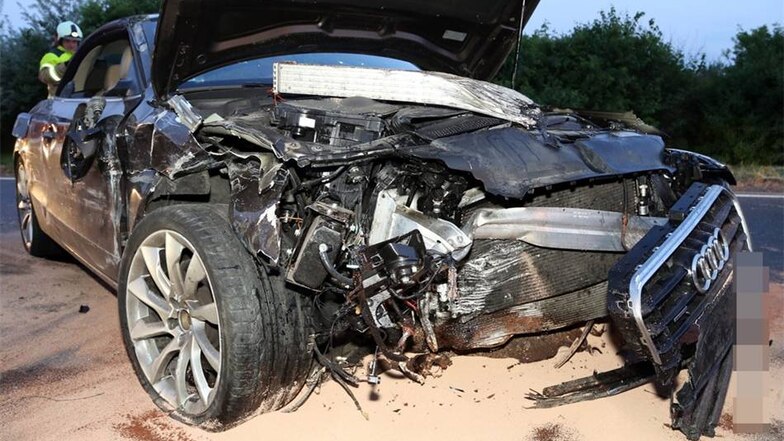 Am Audi entstand Totalschaden. Der Schaden an den Lkw summiert sich nach ersten Schätzungen auf rund 7 000 Euro.