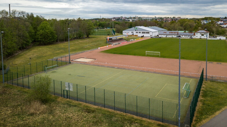 Der Grunersportpark mit Fußballplatz, mehreren Trainingsplätzen und Leichtathletikanlage wird vom Döbelner SC betrieben. Er erhält dafür einen Zuschuss.