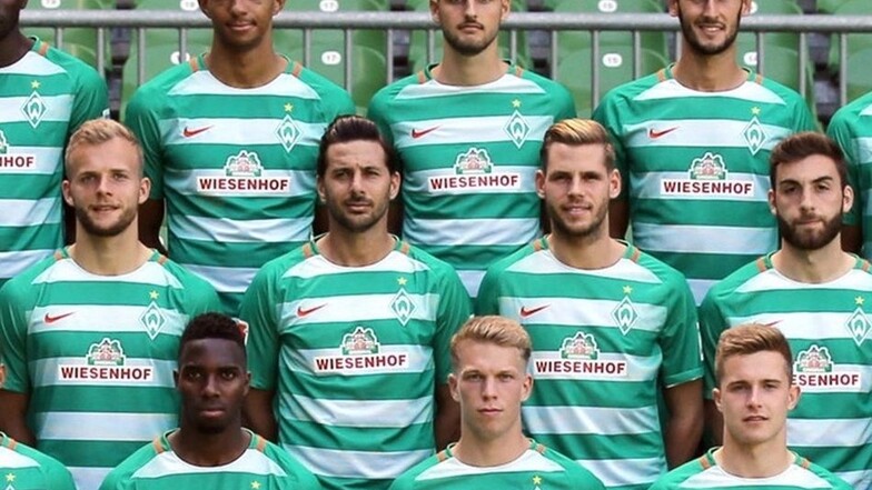 Justin Eilers an der Seite der lebenden Bundesliga-Legende Claudio Pizarro (Mitte). Allein dafür, findet der Ex-Dynamo, hat sich sein Wechsel nach Bremen schon gelohnt.