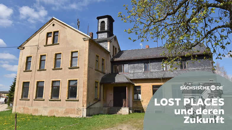 Steht seit Jahren leer: Die alte Schule in Friedersdorf, in der zuletzt gewohnt wurde.