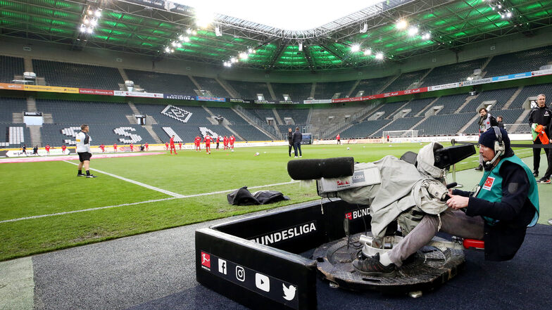 Am 11. März bestritten Borussia Mönchengladbach und der 1. FC Köln das bislang letzte Spiel in der Fußball-Bundesliga - wegen der Corona-Pandemie waren bereits keine Zuschauer zugelassen. Das ist nun auch das Szenario, die Saison womöglich ab Mitte Mai fo