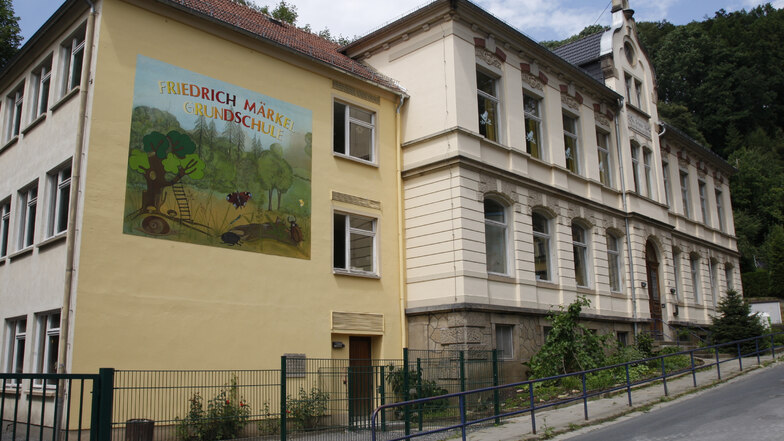 Wegen Corona geschlossen: die Friedrich-Märkel-Grundschule in Stadt Wehlen.