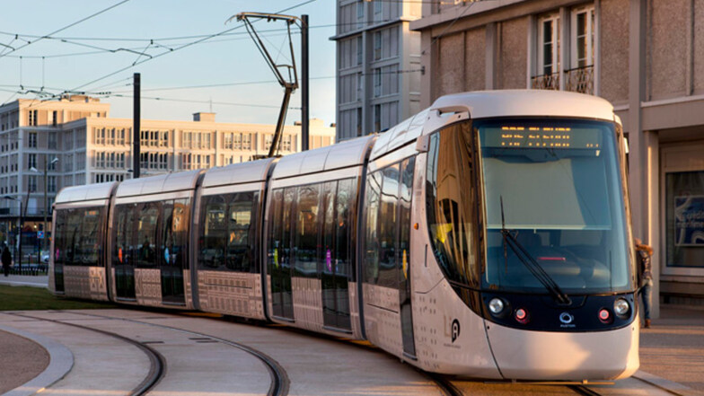 Die Alstom-Straßenbahn Citadis blinzelt mit den Augen, hat Hamsterbacken und fährt unter anderem in Le Havre. Foto: Alstom