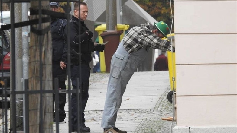 Ende Oktober war ein 58-Jähriger mit Clownsverkleidung, Maske und Heckenschere durch Görlitz gezogen. Schließlich stellte die Polizei den Mann. Foto: Matthias Wehnert