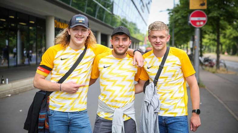 Moritz, Nicolas und Nico kamen im Partnerlook zum Konzert.