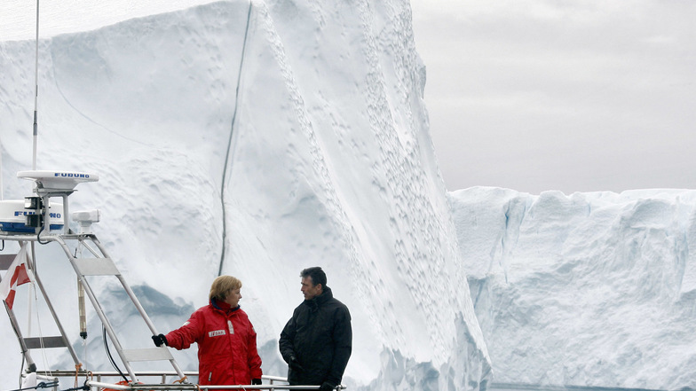 Auf Grönland informierte sich die Kanzlerin im August 2007 beim dänischen Ministerpräsidenten Anders Fogh Rasmussen über die Folgen der Klimaerwärmung.