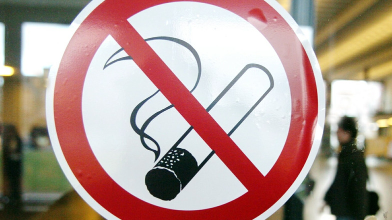 In mehreren europäischen Ländern sind einheitliche Zigarettenschachteln Standard.